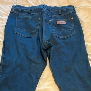 WOMEN'S LOW-DIP
RINSE
EXAGGERATED
BOOTCUT JEAN 32 x 34